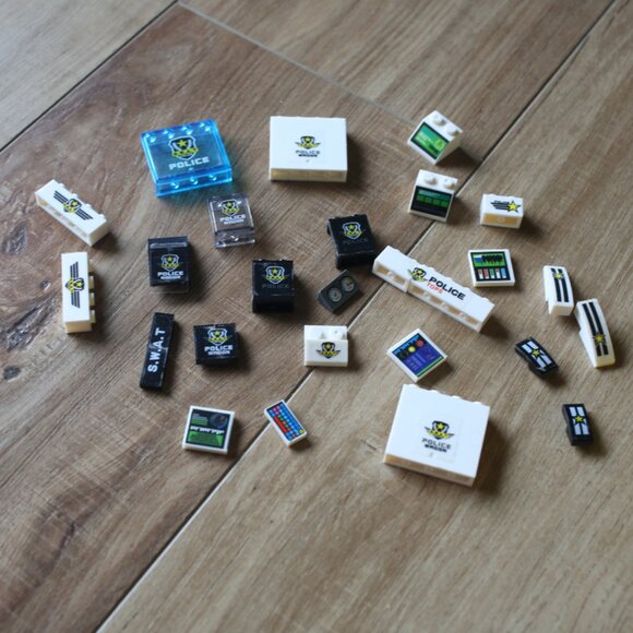 Lot of 1.283 Pounds of Legos that include Lego City SWAT Team pieces - Picture 4 of 10